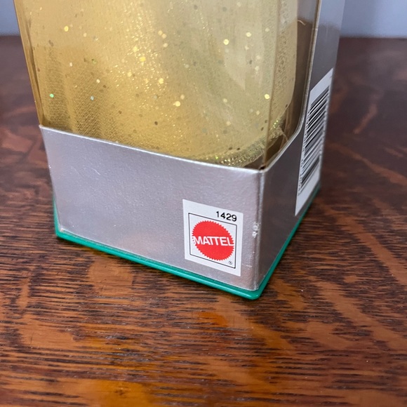 1992 Happy Holiday Barbie Collectable Doll by Mattel - Picture 9 of 12